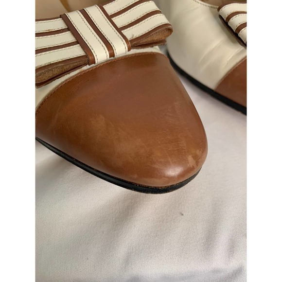 Salvatore Ferragamo | Vintage 80s Tan and Brown Spectator Pump Size 8B - Picture 2 of 13